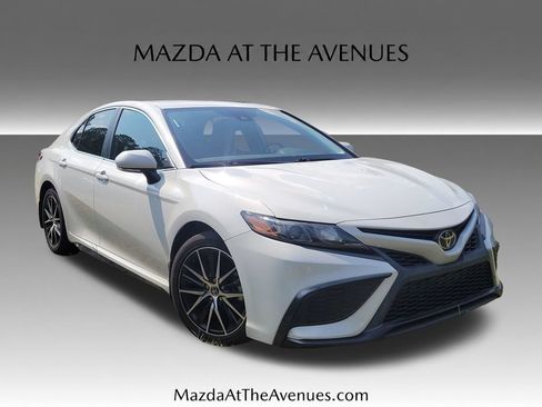 Used 2022 Toyota Camry SE w/ Convenience Package FWD image 7