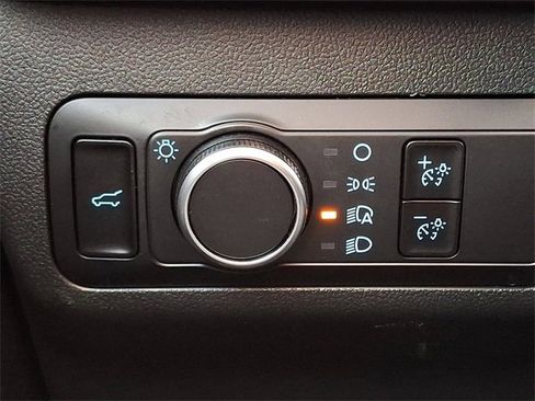 Used 2022 Ford Escape SE w/ SE Sport Appearance Package image 25