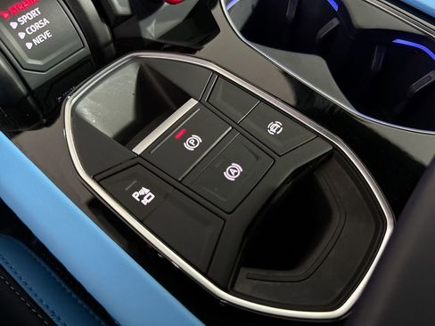 Used 2025 Lamborghini Urus SE image 50