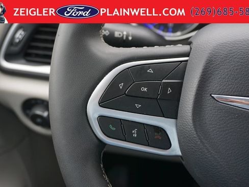 Used 2024 Chrysler Pacifica Touring-L FWD image 26