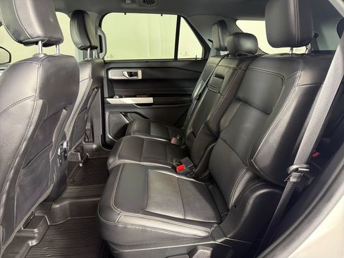 Used 2022 Ford Explorer Limited w/ Equipment Group 301A AWD/4WD image 20