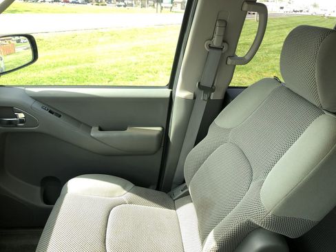 Used 2011 Nissan Frontier SV w/ SV Premium Utility Pkg image 29