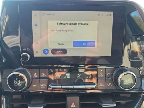 Used 2023 Toyota Highlander LE image 33