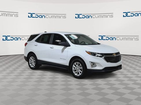 Used 2021 Chevrolet Equinox LS w/ LS Convenience Package FWD image 2
