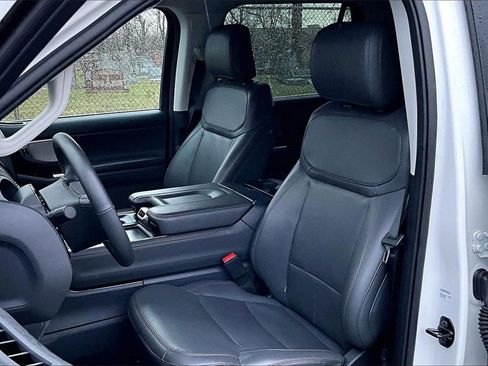 Certified 2025 Ford Expedition Active image 24