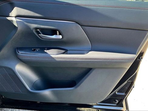 Used 2025 Nissan Kicks SR image 22