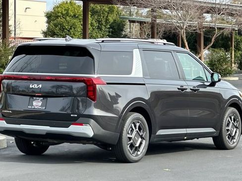 New 2026 Kia Carnival EX FWD image 5