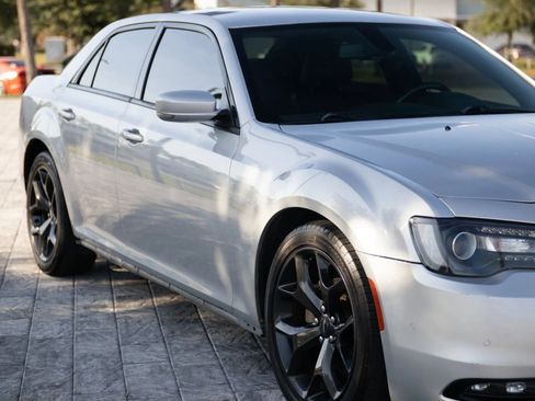 Used 2021 Chrysler 300 S RWD image 3