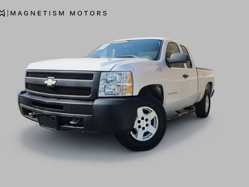 Used 2011 Chevrolet Silverado 1500 W/T image 2