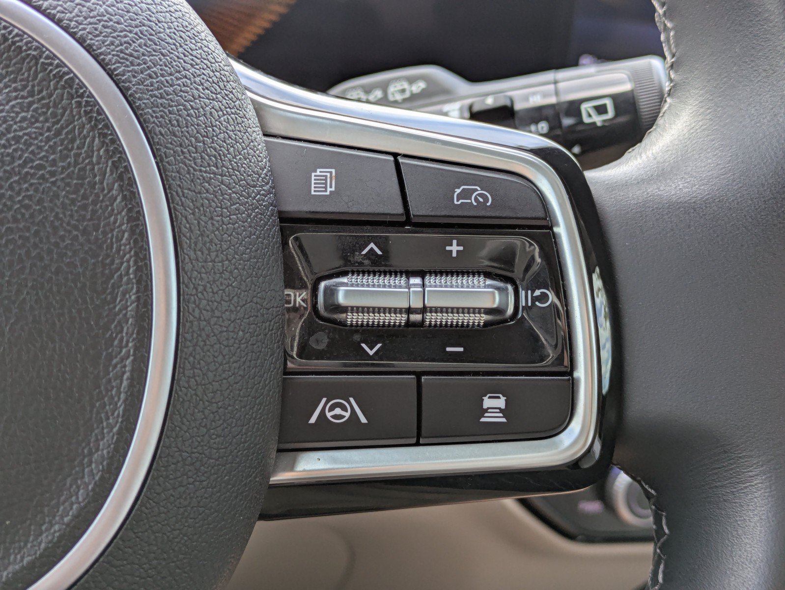 Certified 2024 Kia Sorento S w/ Panoramic Sunroof Package FWD image 21
