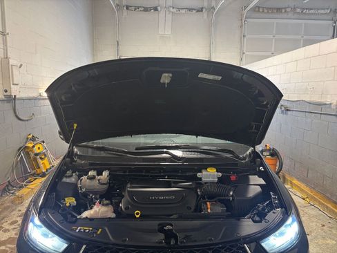 Used 2023 Chrysler Pacifica Touring-L image 34