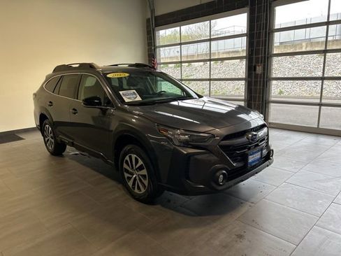 Used 2025 Subaru Outback Premium AWD/4WD image 7
