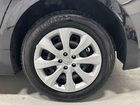 Used 2025 Toyota Corolla LE image 64