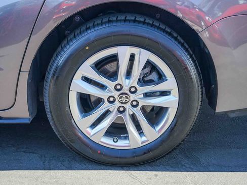 Used 2022 Toyota Sienna Limited FWD image 10