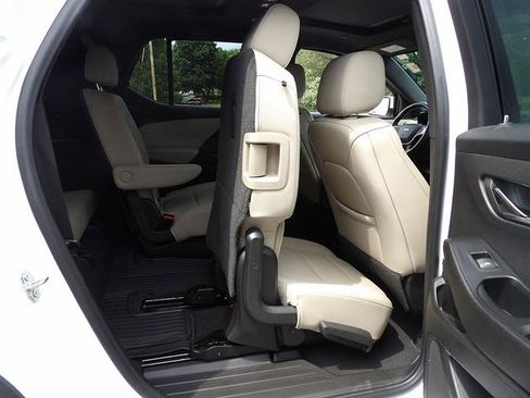 Used 2022 Chevrolet Traverse LT w/ LT Premium Package FWD image 36