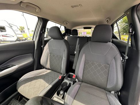 Used 2018 Nissan Kicks SV FWD image 12