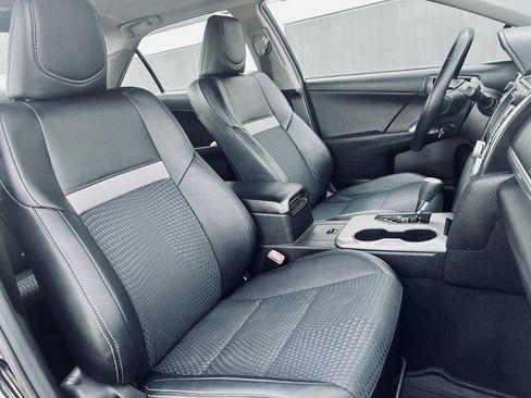 Used 2014 Toyota Camry SE w/ Moonroof Package image 12