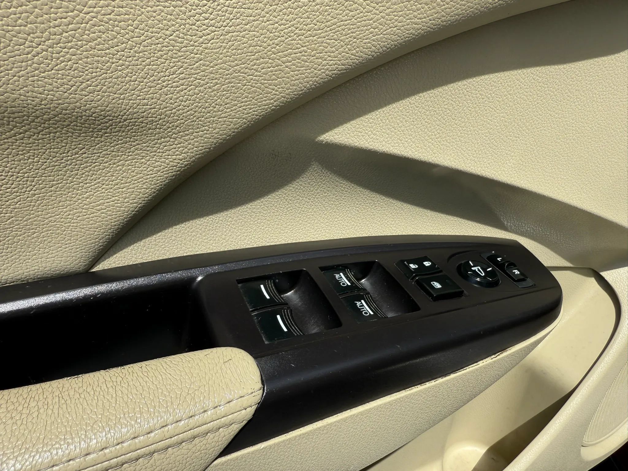 Used 2018 Acura RDX w/ AcuraWatch Plus Package FWD image 28