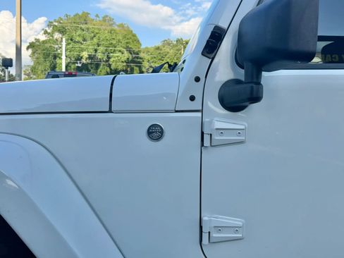 Used 2013 Jeep Wrangler Unlimited Sahara w/ Connectivity Group AWD/4WD image 18