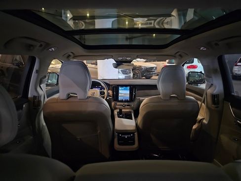 Certified 2025 Volvo V90 B6 Cross Country Plus image 8