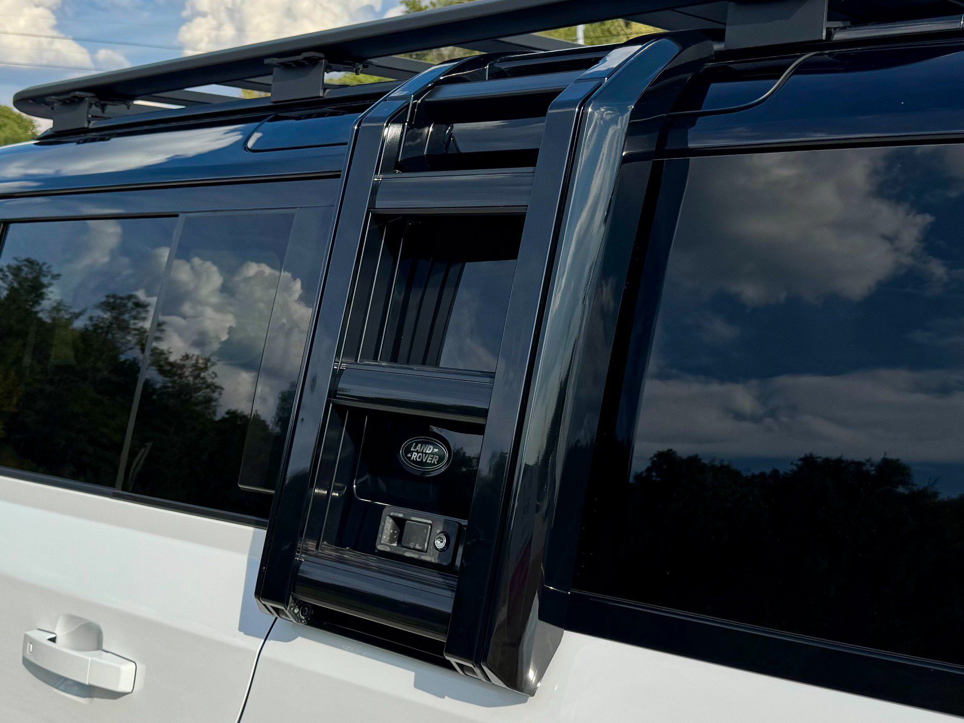 Used 2023 Land Rover Defender 110 X-Dynamic SE AWD/4WD image 80