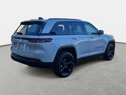 New 2025 Jeep Grand Cherokee Laredo image 5