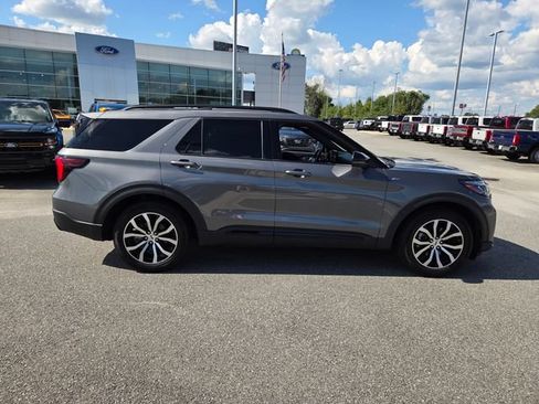 Used 2025 Ford Explorer ST-Line w/ Premium Package RWD image 11