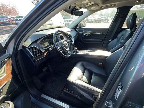 Used 2016 Volvo XC90 T6 Momentum w/ Momentum Plus Package image 8