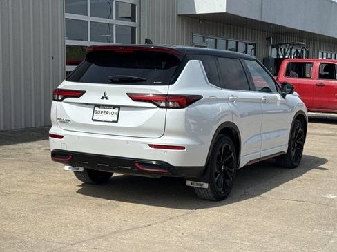 Used 2024 Mitsubishi Outlander SE AWD/4WD image 3