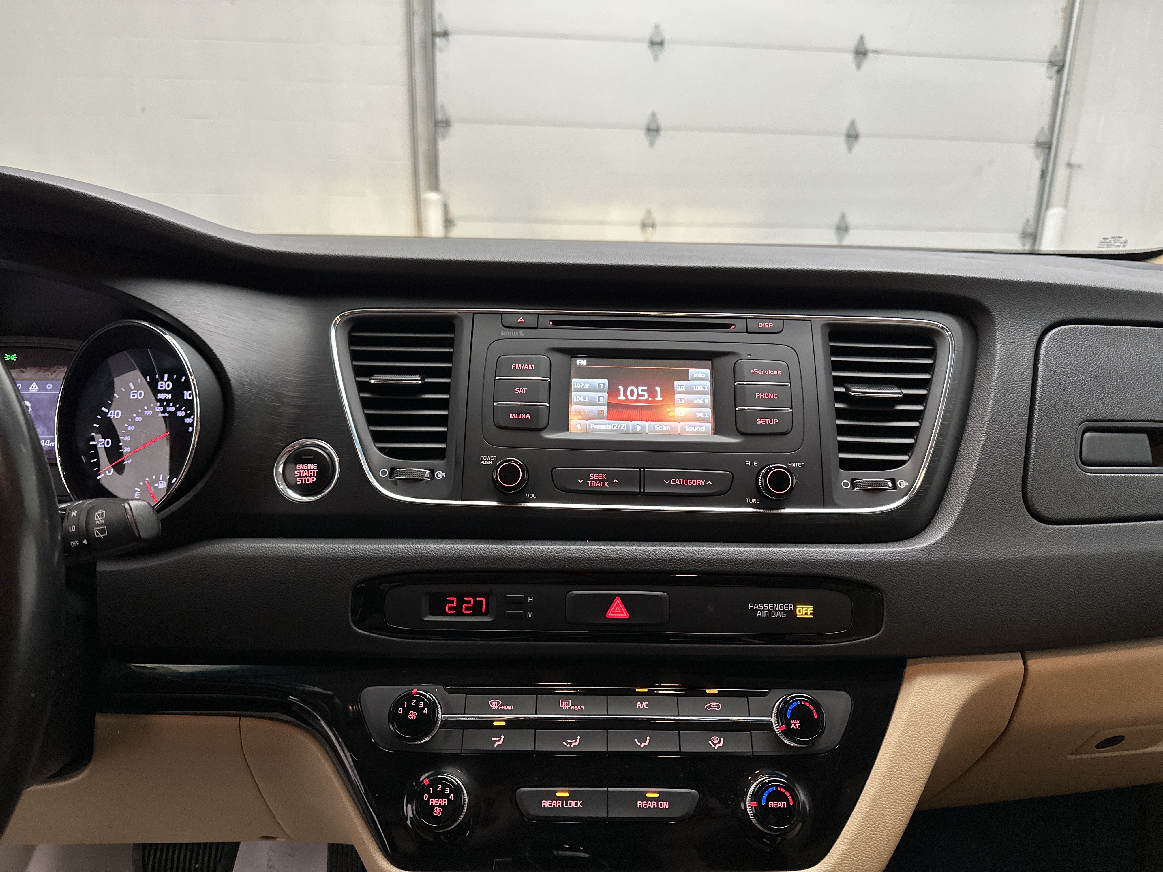 Used 2017 Kia Sedona LX w/ LX Essentials Premium Package FWD image 29