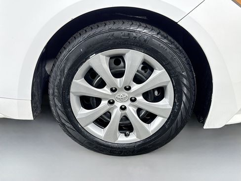 Used 2021 Toyota Corolla LE FWD image 31