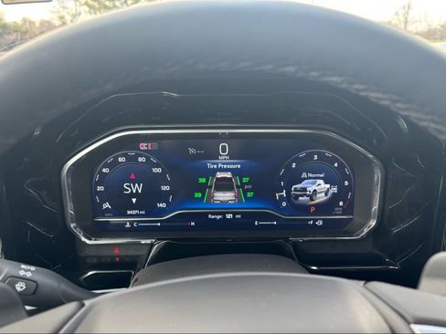 Used 2024 Chevrolet Silverado 1500 LT Trail Boss w/ Convenience Package II image 36