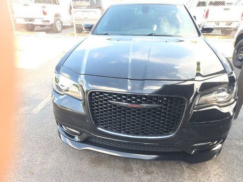 Used 2022 Chrysler 300 S w/ Comfort Group RWD image 3