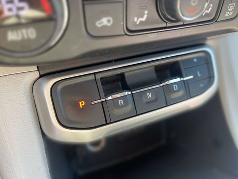 Used 2023 GMC Acadia SLT AWD/4WD image 27