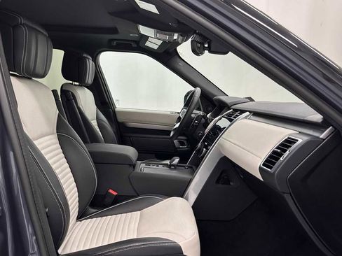 Used 2024 Land Rover Discovery Dynamic SE image 18