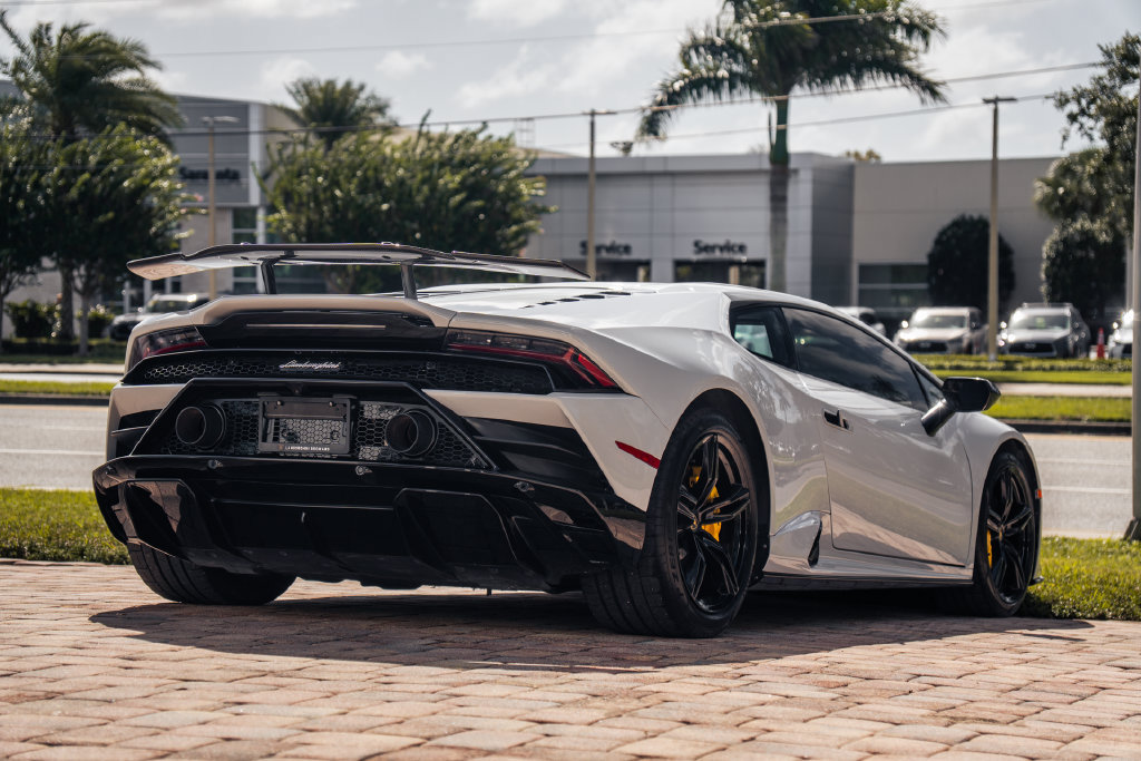 Used 2020 Lamborghini Huracan EVO RWD image 5