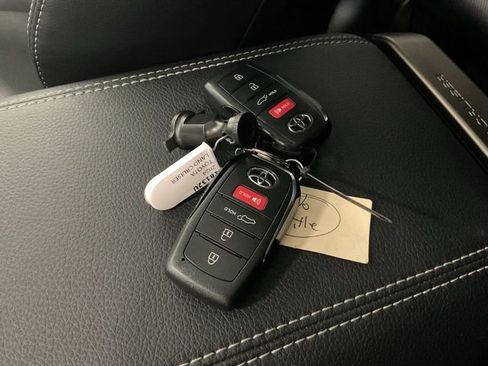 Used 2024 Toyota Land Cruiser image 23