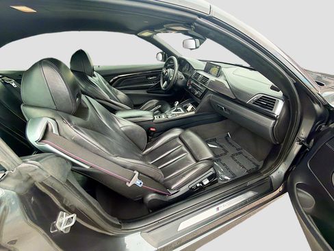 Used 2018 BMW M4 Convertible w/ Competition Package RWD image 30