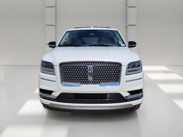 Used 2020 Lincoln Navigator L Reserve w/ Luxury Package AWD/4WD image 2