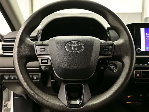 Used 2025 Toyota Camry LE image 21