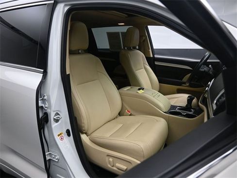 Used 2017 Toyota Highlander XLE image 37