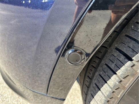 Used 2019 Land Rover Discovery HSE image 13