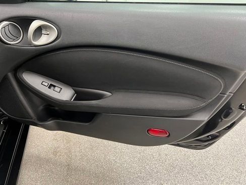 Used 2019 Nissan 370Z Coupe image 38