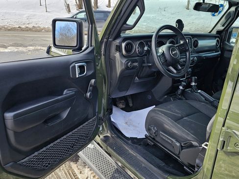 Used 2021 Jeep Wrangler Unlimited Sport image 16