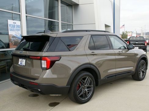 New 2026 Ford Explorer ST-Line w/ ST-Line Street Pack image 3
