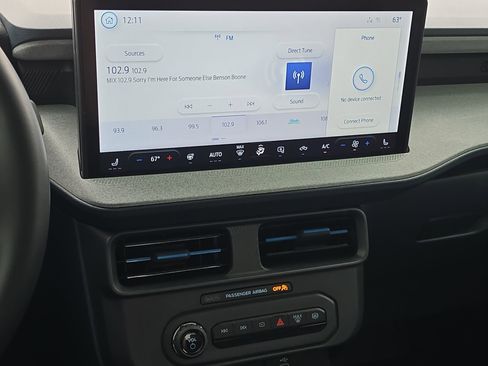 Certified 2025 Ford Maverick XLT w/ XLT Luxury Package image 16