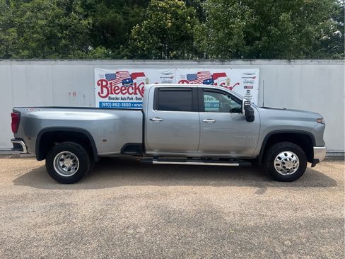 Used 2024 Chevrolet Silverado 3500 LTZ w/ LTZ Plus Package AWD/4WD image 2