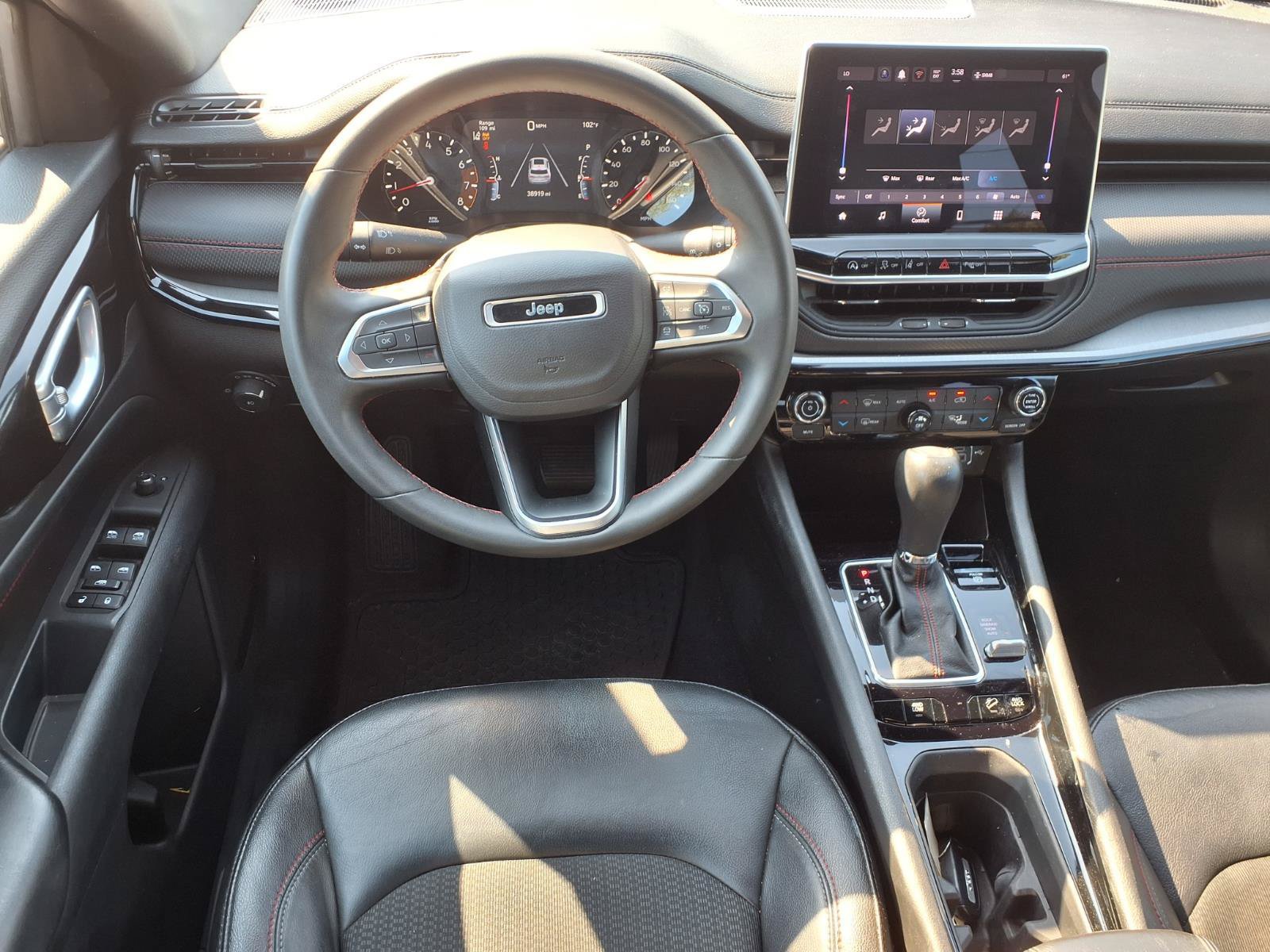 Used 2025 Jeep Compass Trailhawk AWD/4WD image 17