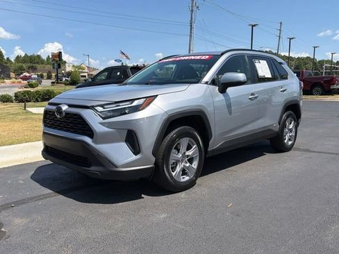 Used 2025 Toyota RAV4 XLE w/ Convenience Package AWD/4WD image 4