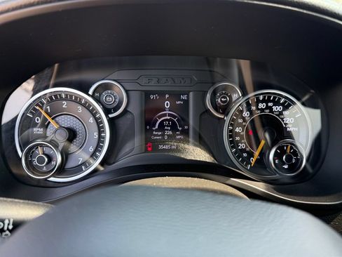 Used 2022 RAM 1500 Big Horn AWD/4WD image 14